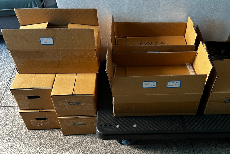 カナダへの特急便を待つさまざまなベアリング