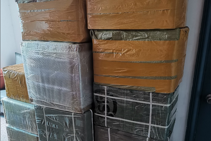 15000 PCSプラスチックリップクリームポット&1000 PCS 50mlフォームポンプボトルはカナダに発送する準備ができています