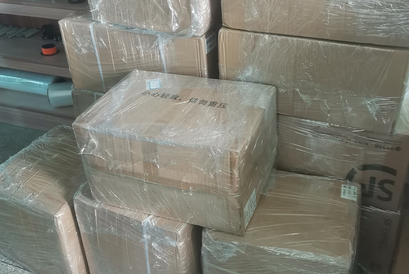 化粧品コンテナDHLはカナダに震えました