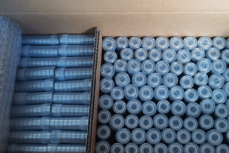 1000 個の 608-ZZ と 700 個の 63800-2RS は、カナダに出荷する準備ができています