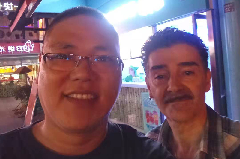 Zhangjiagang市のイタリアの友人と夕食を食べましょう