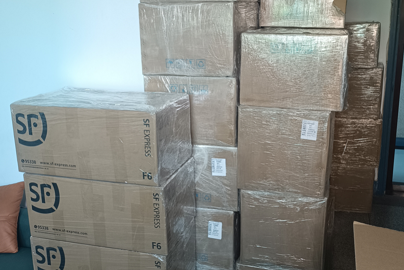 5g PP バーム チューブと 80ml PP ヘッド/PET ボディ ポンプ ボトルは、カナダに出荷する準備ができています